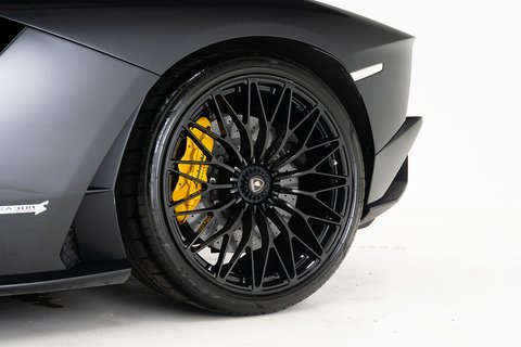 6.5 V12 LP 740-4 S 2dr Petrol ISR 4WD Euro 6 (740 ps)