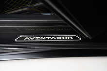 Lamborghini Aventador V12 LP 740-4 S 