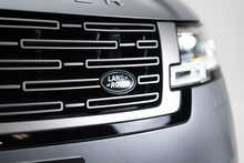 Land Rover Range Rover D300 MHEV SE 