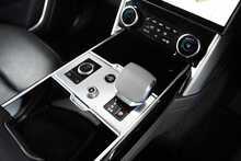 Land Rover Range Rover D300 MHEV SE 