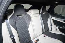 Jaguar F-PACE P550 V8 SVR 