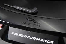 Jaguar F-PACE P550 V8 SVR 