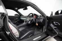Porsche 718 Cayman T 