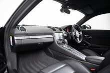 Porsche 718 Cayman T 