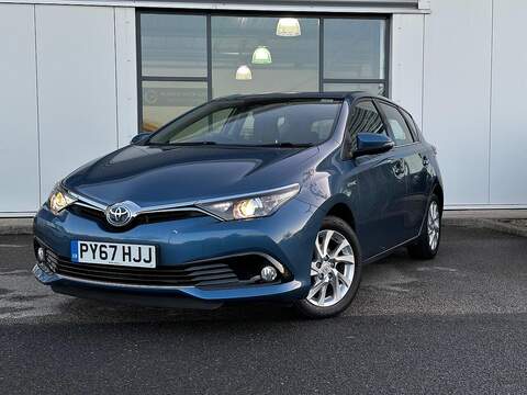 Toyota Auris 1.8 VVT-h Icon Tech CVT Euro 6 (s/s) 5dr - U5274