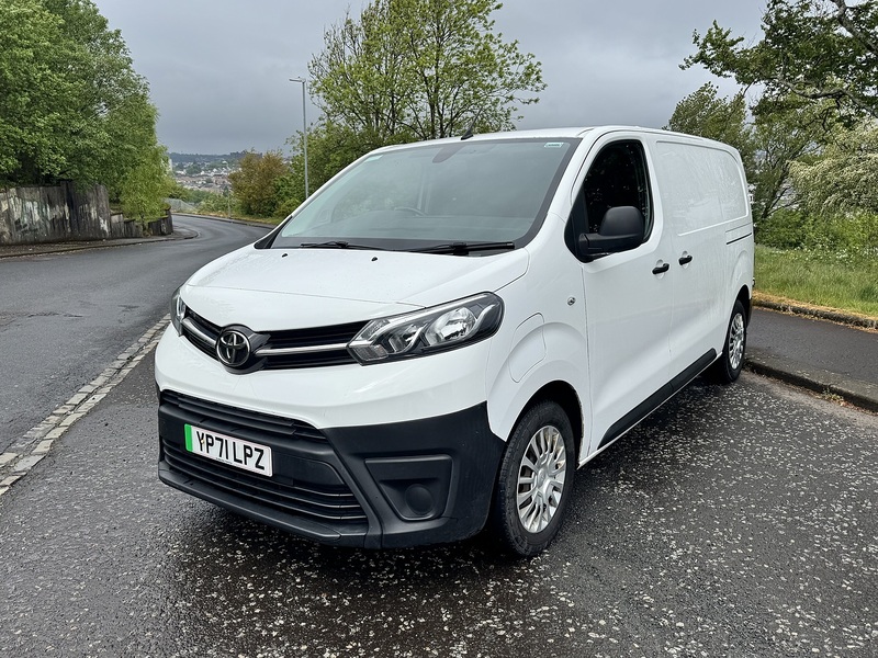 Toyota 50kWh Icon Medium Panel Van 6dr Electric Auto MWB (7kW OBC) (136 ps)