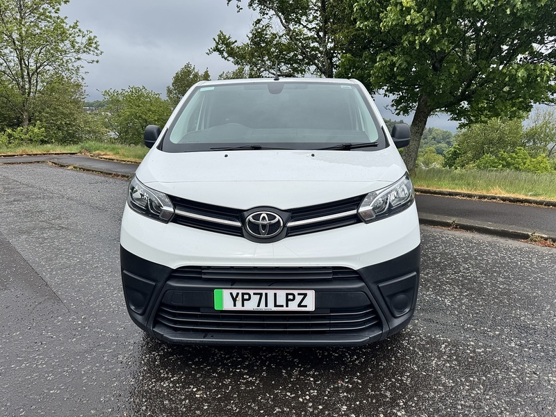 Toyota 50kWh Icon Medium Panel Van 6dr Electric Auto MWB (7kW OBC) (136 ps)
