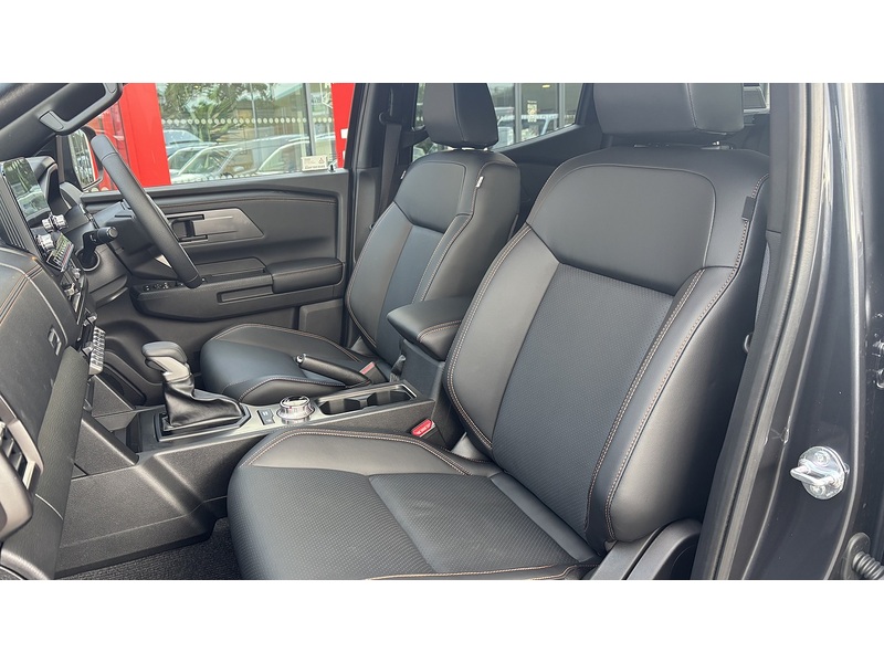 Mitsubishi Di-D Barbarian Sda Pick Up 2.4 Automatic Diesel