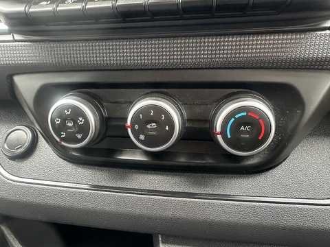 2.0 dCi Blue 30 Business+ Panel Van 5dr Diesel Manual LWB Euro 6 (s/s) (130 ps)