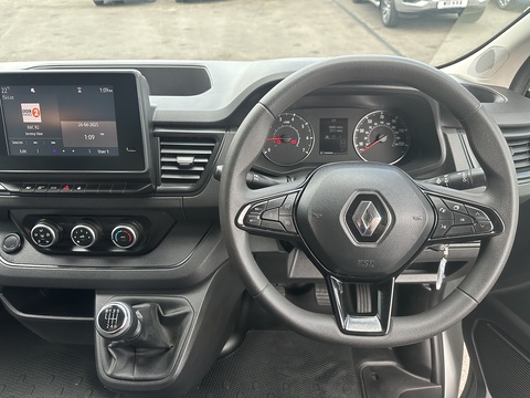 2.0 dCi Blue 30 Business+ Panel Van 5dr Diesel Manual LWB Euro 6 (s/s) (130 ps)