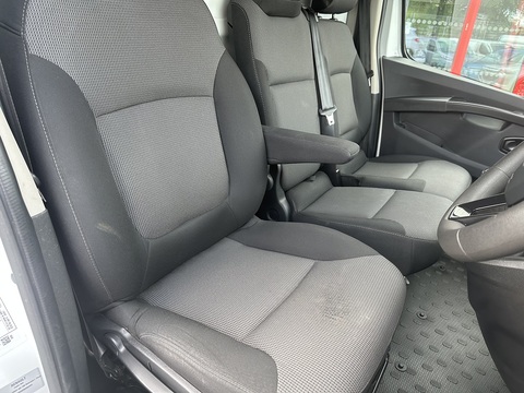 2.0 dCi Blue 30 Business+ Panel Van 5dr Diesel Manual LWB Euro 6 (s/s) (130 ps)