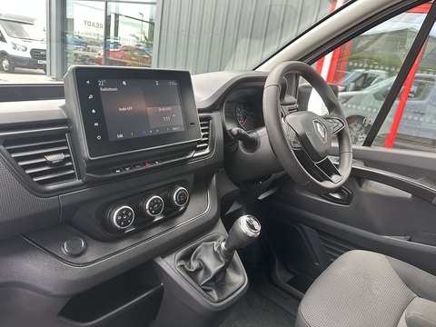 2.0 dCi Blue 30 Business+ Panel Van 5dr Diesel Manual LWB Euro 6 (s/s) (130 ps)