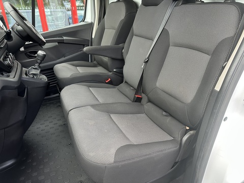 2.0 dCi Blue 30 Business+ Panel Van 5dr Diesel Manual LWB Euro 6 (s/s) (130 ps)