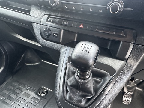 2.0 Turbo D 3100 Pro Panel Van 6dr Diesel Manual L2 H1 Euro 6 (s/s) (145 ps)