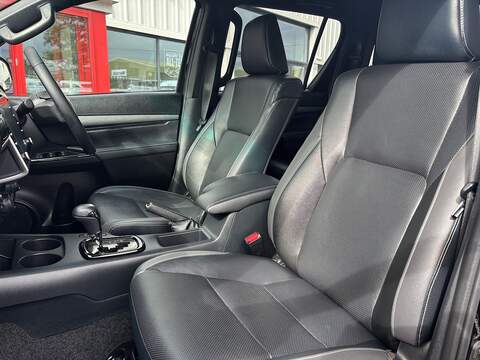 2.8 D-4D Invincible X Pickup Double Cab 4dr Diesel Auto 4WD Euro 6 (s/s) (204 ps)