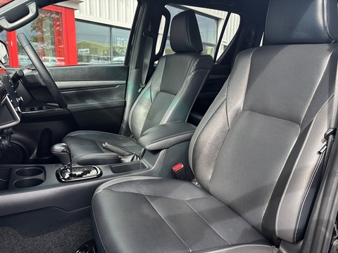 2.8 D-4D Invincible X Pickup Double Cab 4dr Diesel Auto 4WD Euro 6 (s/s) (204 ps)