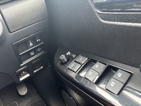 2.8 D-4D Invincible X Pickup Double Cab 4dr Diesel Auto 4WD Euro 6 (s/s) (204 ps)