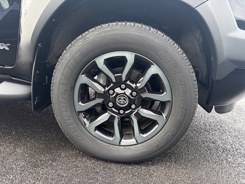 2.8 D-4D Invincible X Pickup Double Cab 4dr Diesel Auto 4WD Euro 6 (s/s) (204 ps)