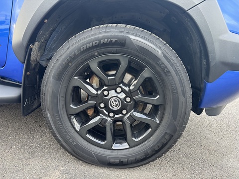 2.8 D-4D Invincible X Pickup Double Cab 4dr Diesel Manual 4WD Euro 6 (s/s) (204 ps)