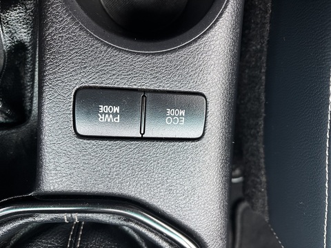 2.8 D-4D Invincible X Pickup Double Cab 4dr Diesel Manual 4WD Euro 6 (s/s) (204 ps)