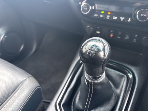 2.8 D-4D Invincible X Pickup Double Cab 4dr Diesel Manual 4WD Euro 6 (s/s) (204 ps)