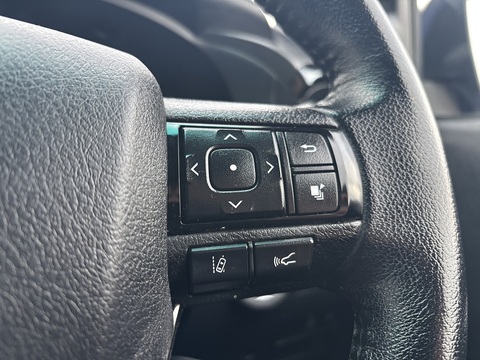 2.8 D-4D Invincible X Pickup Double Cab 4dr Diesel Manual 4WD Euro 6 (s/s) (204 ps)