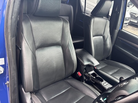 2.8 D-4D Invincible X Pickup Double Cab 4dr Diesel Manual 4WD Euro 6 (s/s) (204 ps)