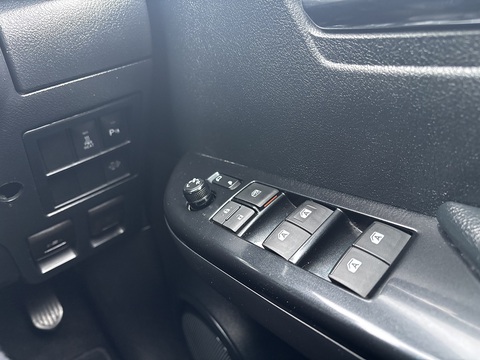 2.8 D-4D Invincible X Pickup Double Cab 4dr Diesel Manual 4WD Euro 6 (s/s) (204 ps)