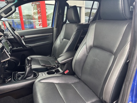 2.8 D-4D Invincible X Pickup Double Cab 4dr Diesel Manual 4WD Euro 6 (s/s) (204 ps)