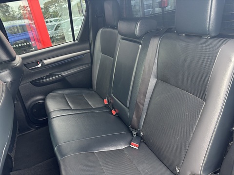 2.8 D-4D Invincible X Pickup Double Cab 4dr Diesel Manual 4WD Euro 6 (s/s) (204 ps)