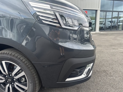 LL30 Blue DCI 150 Extra Sport 2.0 4dr Panel Van Manual Diesel