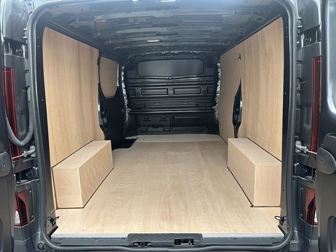 LL30 Blue DCI 150 Extra Sport 2.0 4dr Panel Van Manual Diesel