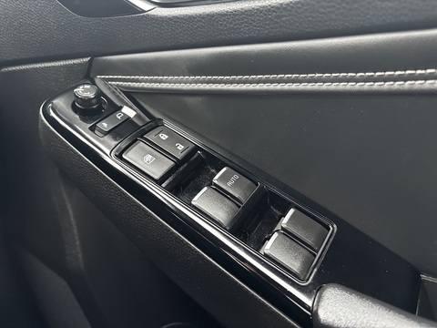 1.9 TD V-Cross Pickup Double Cab 4dr Diesel Auto 4WD Euro 6 (s/s) (164 ps)