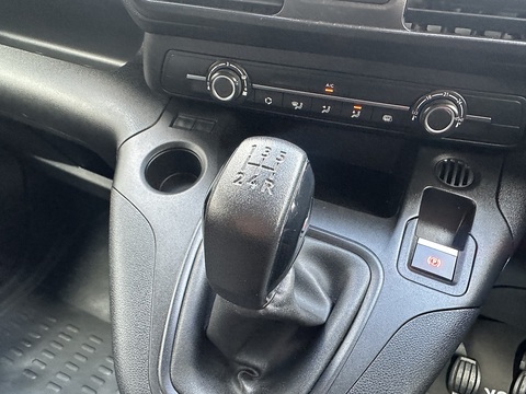 1.5 BlueHDi 1000 Professional Standard Panel Van 5dr Diesel Manual SWB Euro 6 (100 bhp)