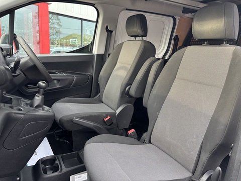 1.5 Turbo D 2300 Edition Crew Van Double Cab 4dr Diesel Manual L2 Euro 6 (s/s) (100 ps)