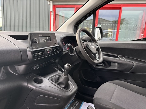 1.5 Turbo D 2300 Edition Crew Van Double Cab 4dr Diesel Manual L2 Euro 6 (s/s) (100 ps)