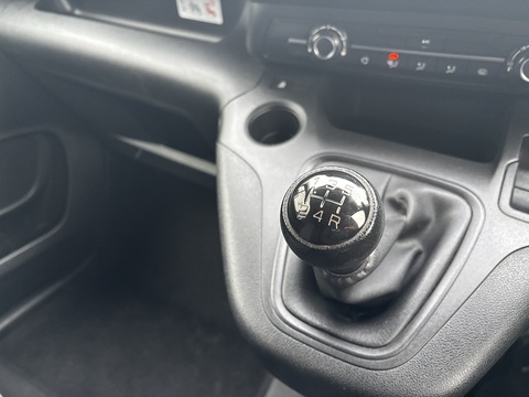 1.5 Turbo D 2300 Edition Crew Van Double Cab 4dr Diesel Manual L2 Euro 6 (s/s) (100 ps)