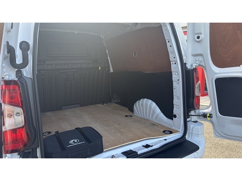 2300 50kWh Sportive Panel Van 5dr Electric Auto L1 H1 (7.4kW Charger) (136 ps)