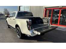 2023 73 ISUZU DMAX V CROSS AUTO IN PEARL WHITE