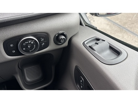2.0 460 EcoBlue Limited Minibus Double Cab 5dr Diesel Auto RWD L4 H3 Euro 6 (s/s) (17 Seat, DRW) (165 ps)