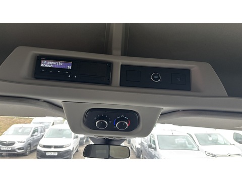 2.0 460 EcoBlue Limited Minibus Double Cab 5dr Diesel Auto RWD L4 H3 Euro 6 (s/s) (17 Seat, DRW) (165 ps)
