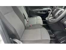 Toyota PROACE CITY BlueHDi Design 