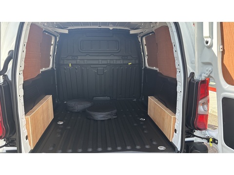 50kWh Icon Short Panel Van 5dr Electric Auto SWB (7kW OBC) (136 ps)
