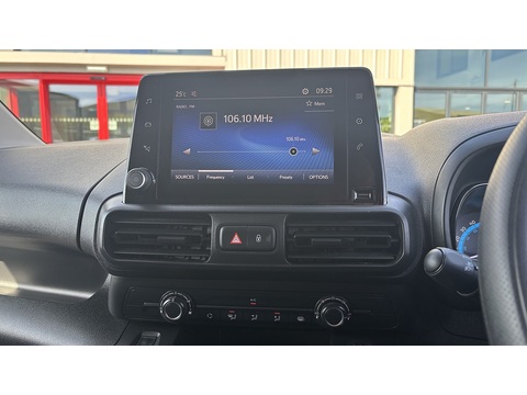50kWh Icon Short Panel Van 5dr Electric Auto SWB (7kW OBC) (136 ps)