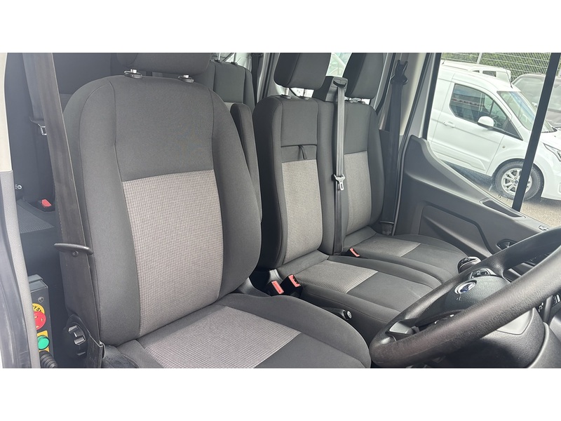 Ford 2.0 350 EcoBlue Leader Chassis Double Cab 4dr Diesel Manual RWD L3 Euro 6 (s/s) (130 ps)