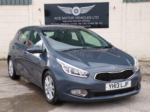 Kia Ceed 1.6 e-HDi Airdream DStyle Red Hatchback 3dr Diesel Manual Euro 5 (s/s) (90 ps)