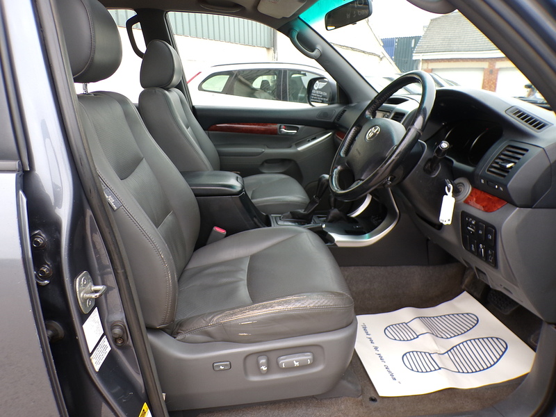 Toyota Land Cruiser D-4D LC4 - U1673