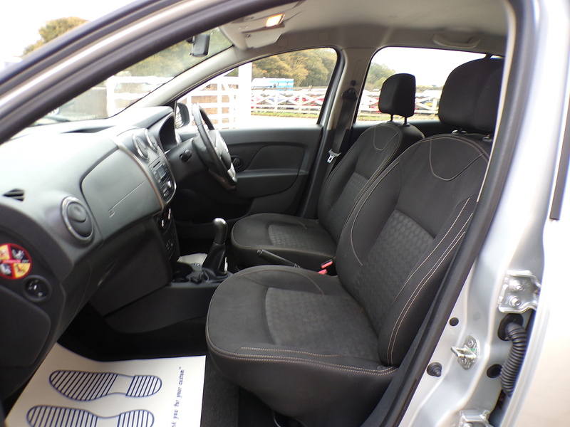 Dacia Sandero Laureate - U1695