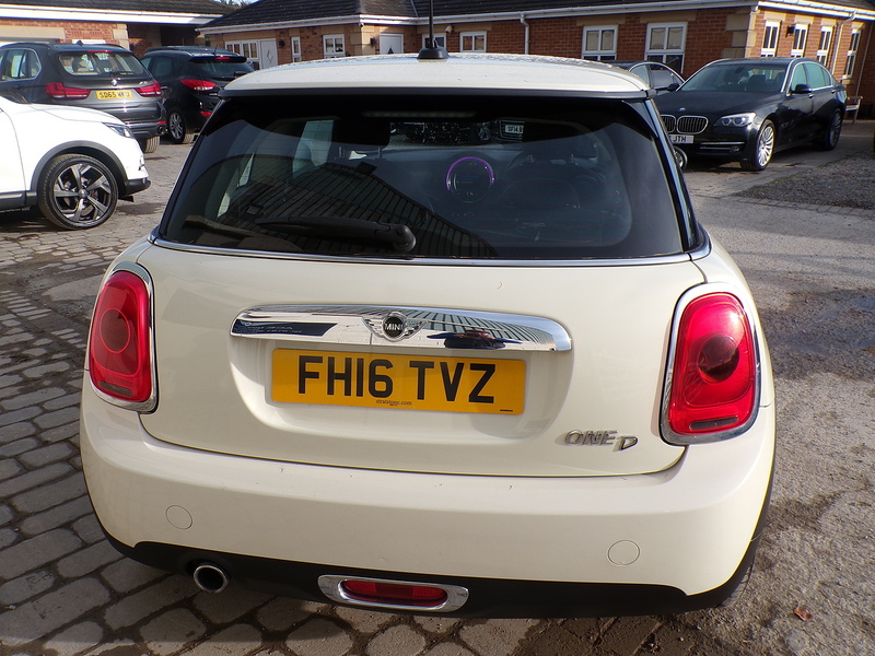 MINI Hatch One D - U1712