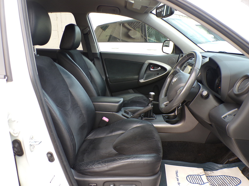 Toyota RAV4 D-4D XT-R - U1720